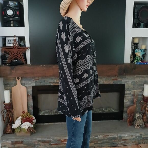 Old Navy Women's MEDIUM Long Sleeve Lightweight Aztec Casual Tunic Top Blouse - Picture 5 of 9